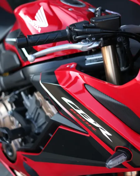 Honda CBR650R 2022 – 17.611 km – 4 Cilindros – Motocar Vila das Aves | Santo Tirso Porto